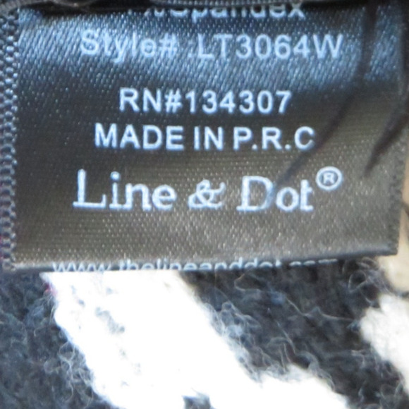 Line & Dot Black and Pink Patterned Turtleneck Sweater - Picture 10 of 12